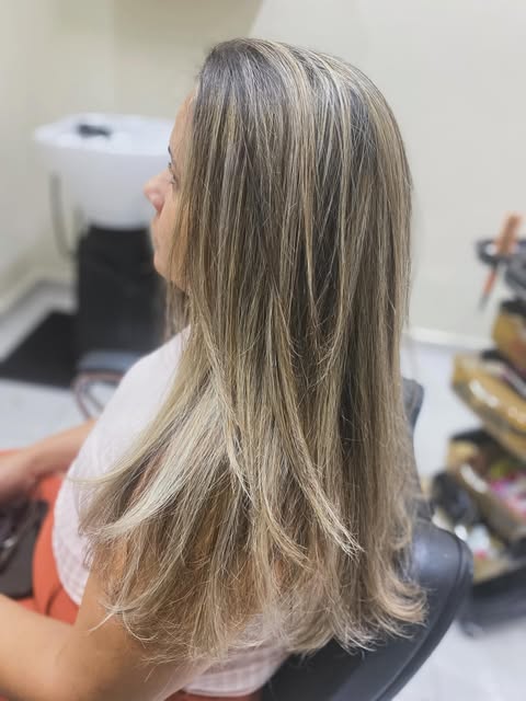 Resultado de mechas em cabelo longo
